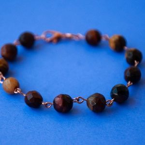TIGERS-EYE faceted beads bracelet on copper chain.
